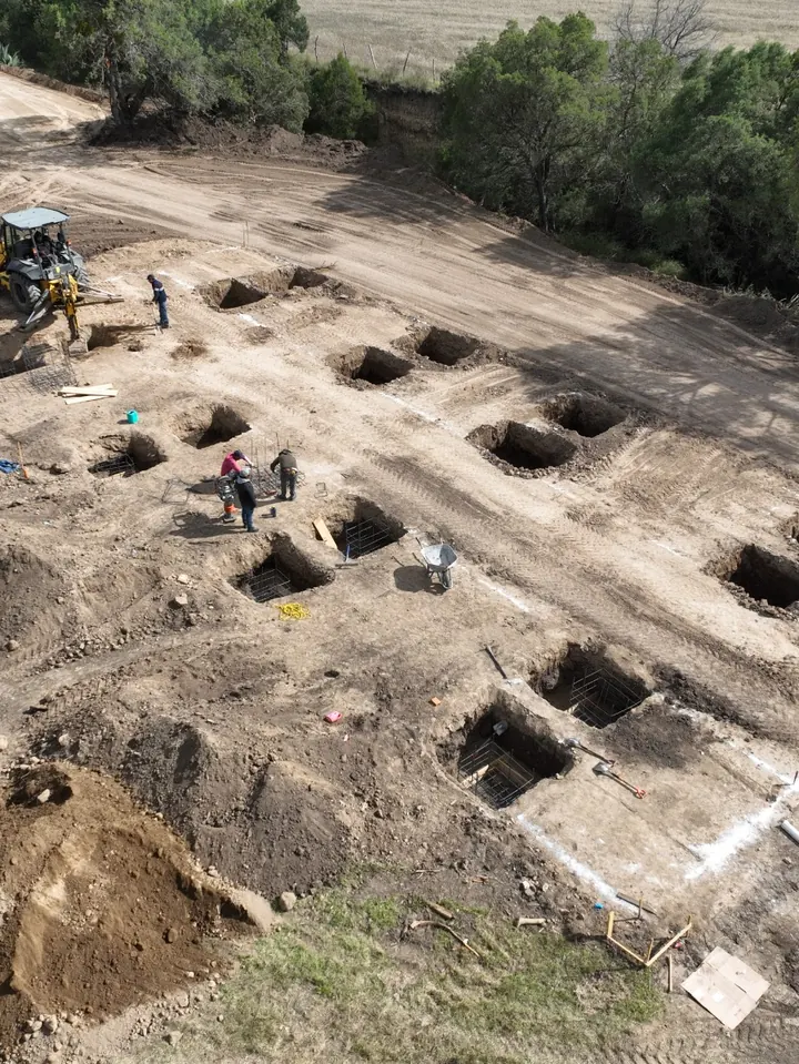 Excavación para cimentación en la obra de Xotla, vista aérea